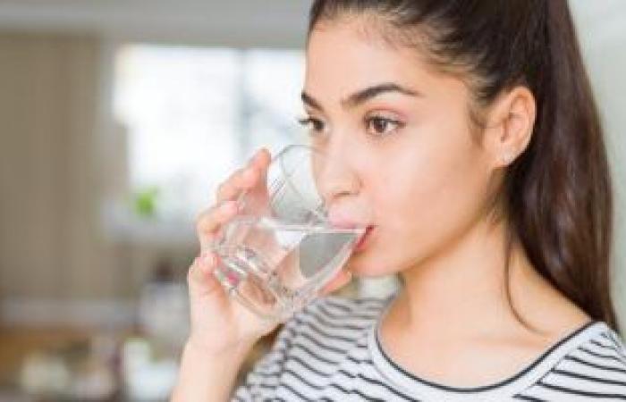 4 فوائد صحية لشرب الماء الساخن كل يوم.. يحسن الهضم وفقدان الوزن