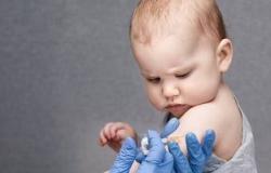 أستاذ طب أطفال: تطعيم الأنفلونزا ضروري للطفل.. وهذه طرق الوقاية