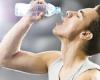 للرياضيين الشباب.. شرب الماء يعزز الأداء الرياضي ويقلل من خطر الإصابة